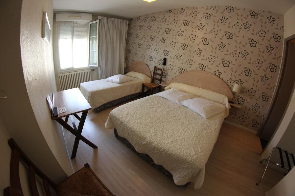 Brit Hotel Privilege Lisieux - La Villa Des Arts Zewnętrze zdjęcie