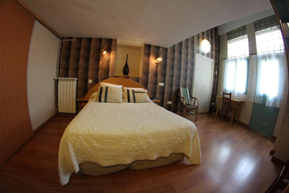 Brit Hotel Privilege Lisieux - La Villa Des Arts Zewnętrze zdjęcie