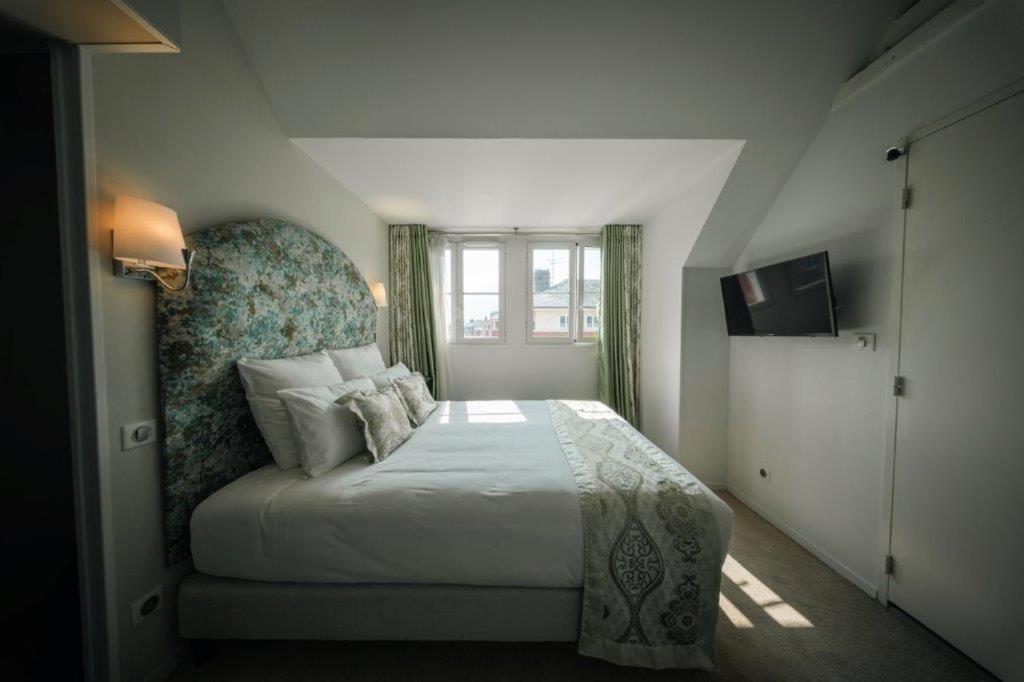 Brit Hotel Privilege Lisieux - La Villa Des Arts Zewnętrze zdjęcie