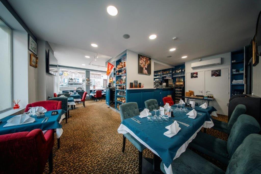 Brit Hotel Privilege Lisieux - La Villa Des Arts Zewnętrze zdjęcie