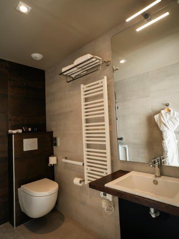 Brit Hotel Privilege Lisieux - La Villa Des Arts Zewnętrze zdjęcie