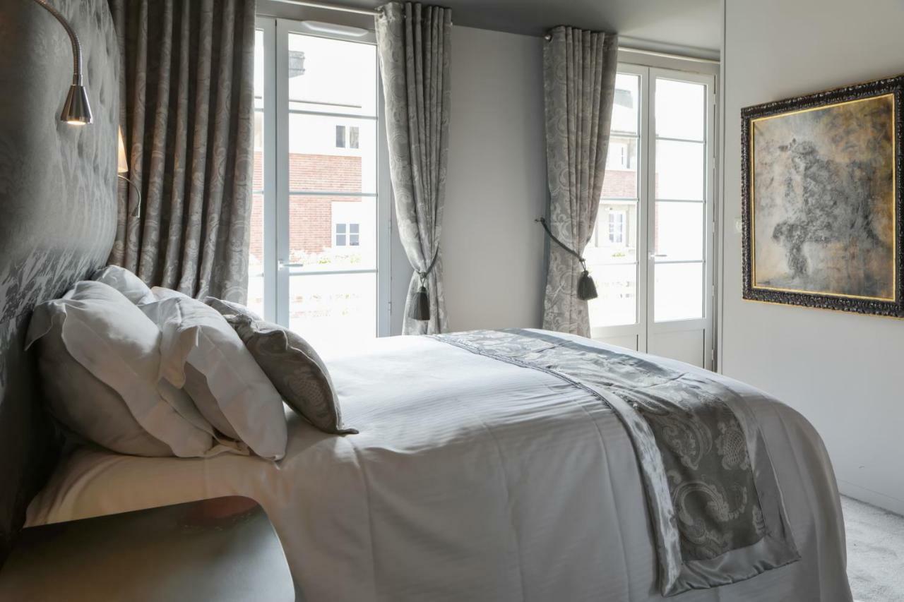 Brit Hotel Privilege Lisieux - La Villa Des Arts Zewnętrze zdjęcie