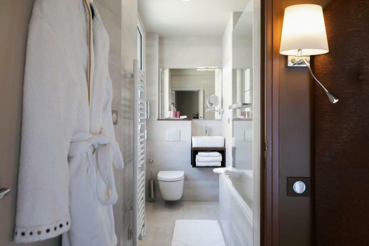 Brit Hotel Privilege Lisieux - La Villa Des Arts Zewnętrze zdjęcie