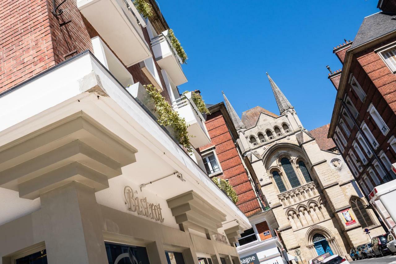 Brit Hotel Privilege Lisieux - La Villa Des Arts Zewnętrze zdjęcie