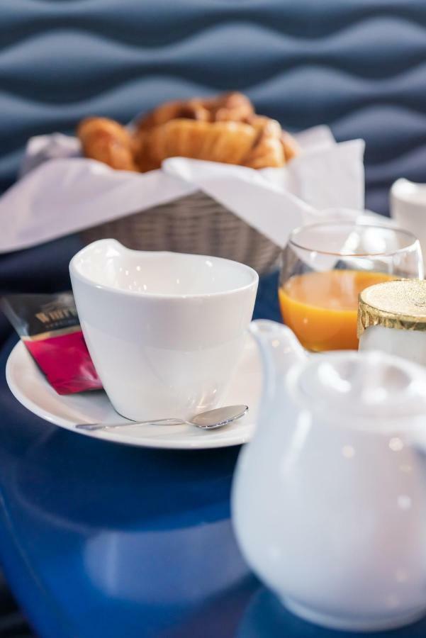 Brit Hotel Privilege Lisieux - La Villa Des Arts Zewnętrze zdjęcie